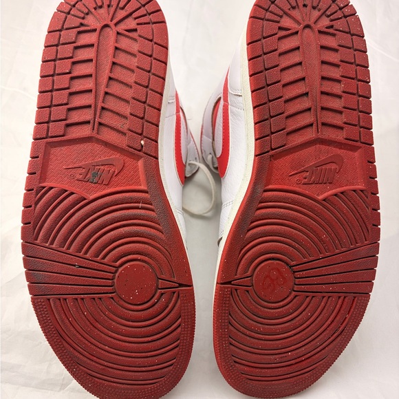 Jordan 1 Size 10.5 - Picture 4 of 7